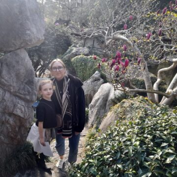 woman_and_child_walking