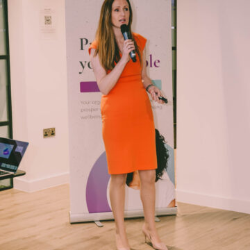digital_speaker_orange_dress