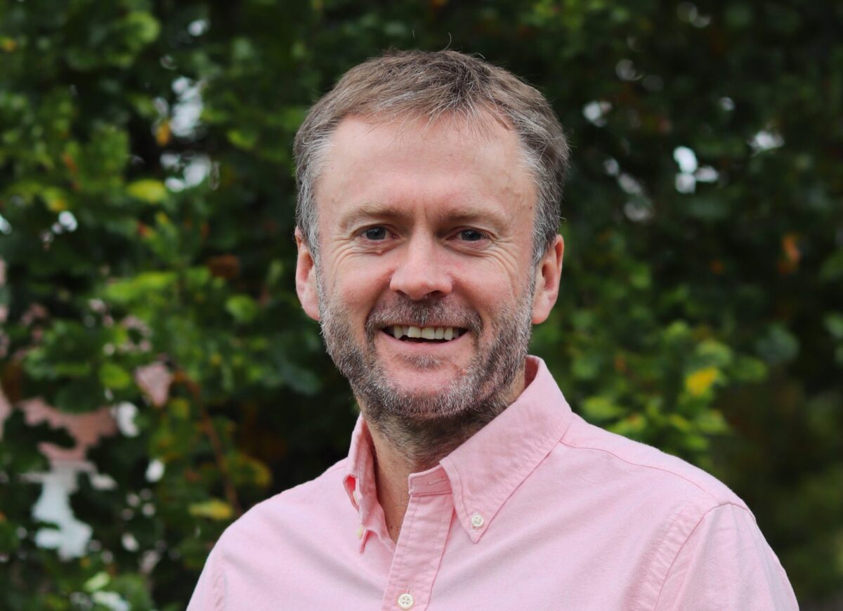 Mark Roberts headshot