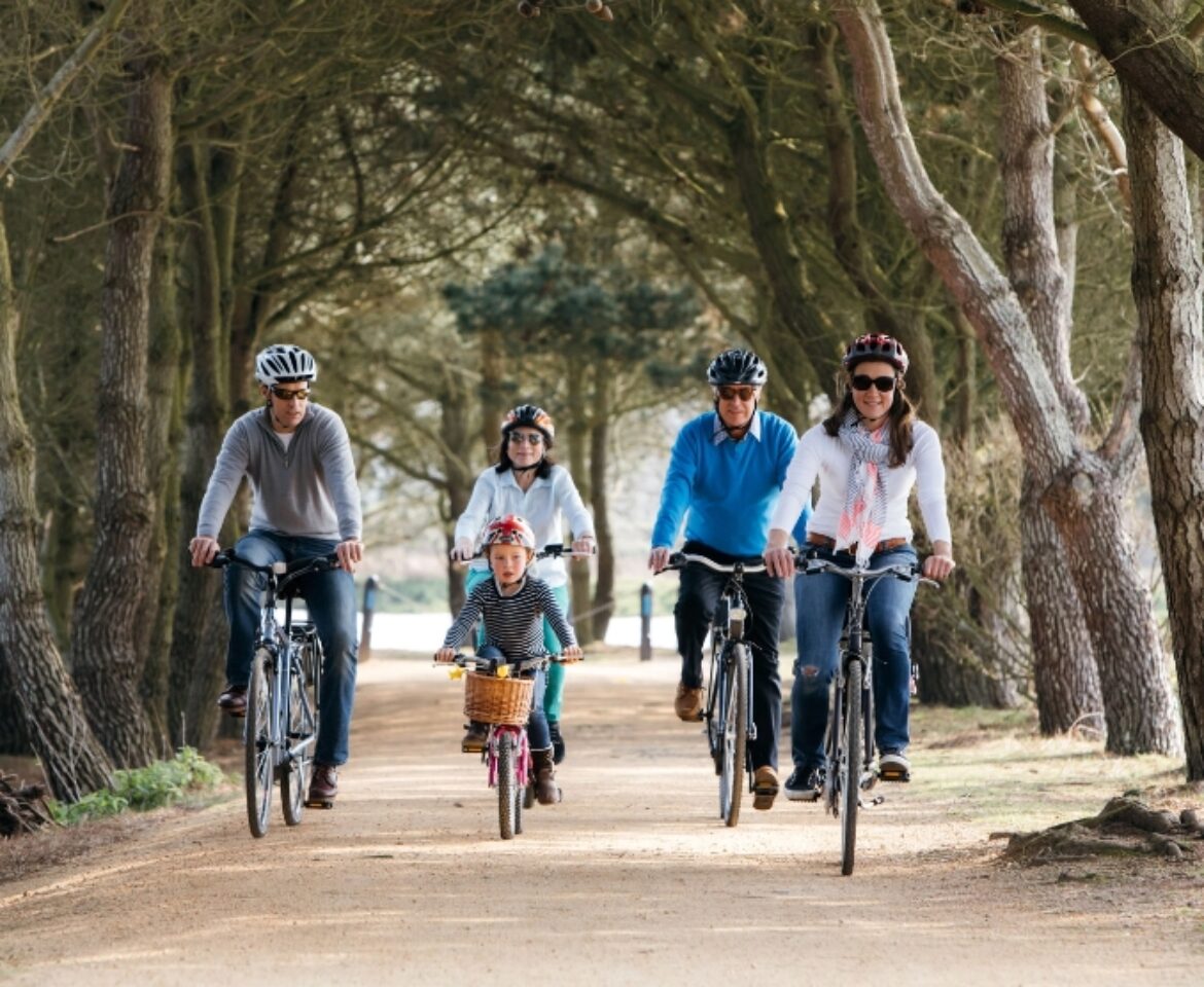 Family cycling (1)